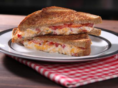 Tomato sandwich with a twist